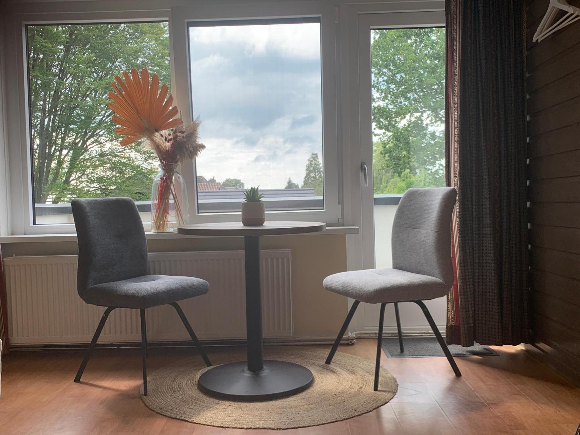 Comfortabele Familie Suite Met 2 Slaapkamers, Speelzolder, Balkon Den Ham Exteriér fotografie